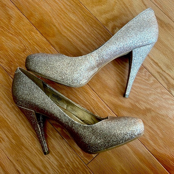 Steve Madden Shoes - Gold Sparkling Christmas / New Years Holiday Heels - 8 1/2 8.5